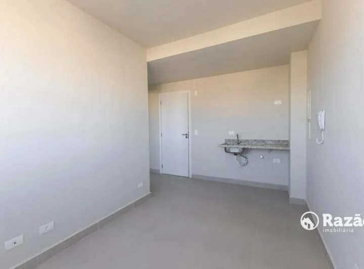 86 m² apartment with 2 bedrooms and a compact kitchen — photo 7