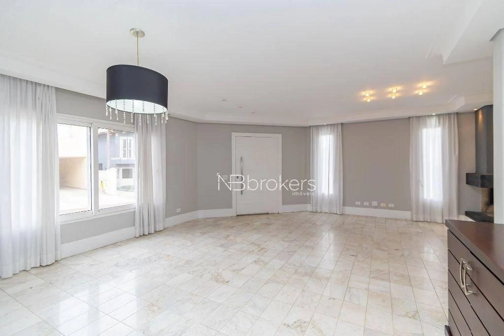 444 m² house with 4 bedrooms, private garden and parking — photo 14