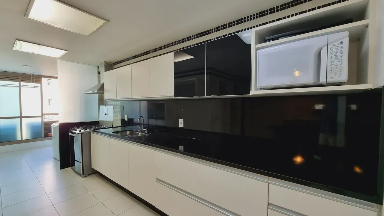 Apartment with open-plan kitchen and 4 bedrooms — photo 10