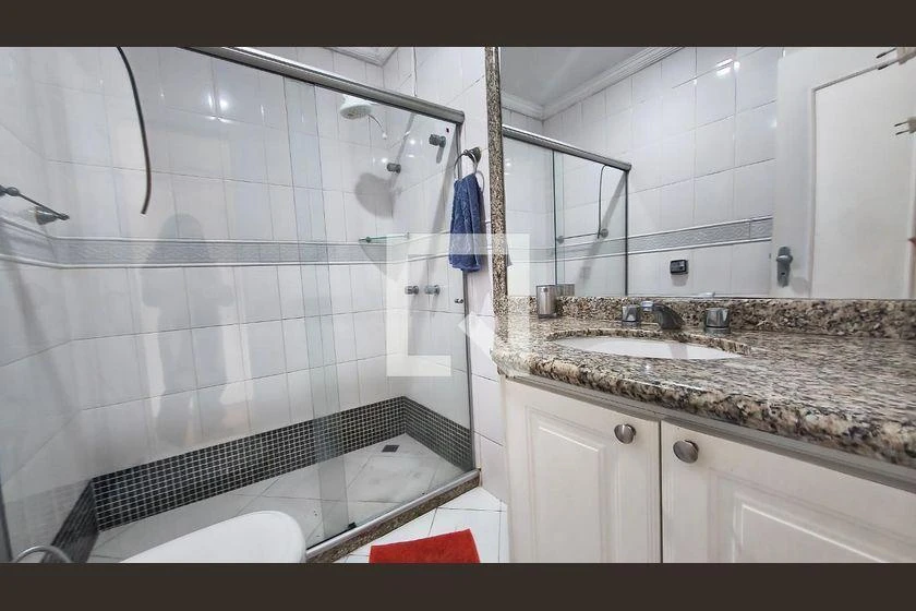 290 m² house with a bathtub and a walk-in closet — photo 39