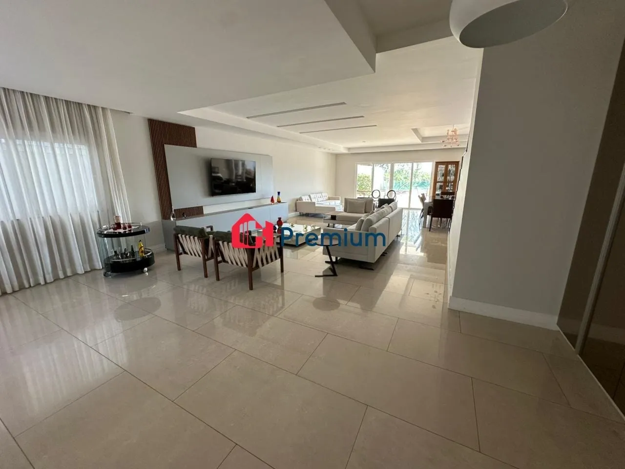 4-bedroom house with 5 bathrooms and a balcony grill — photo 2