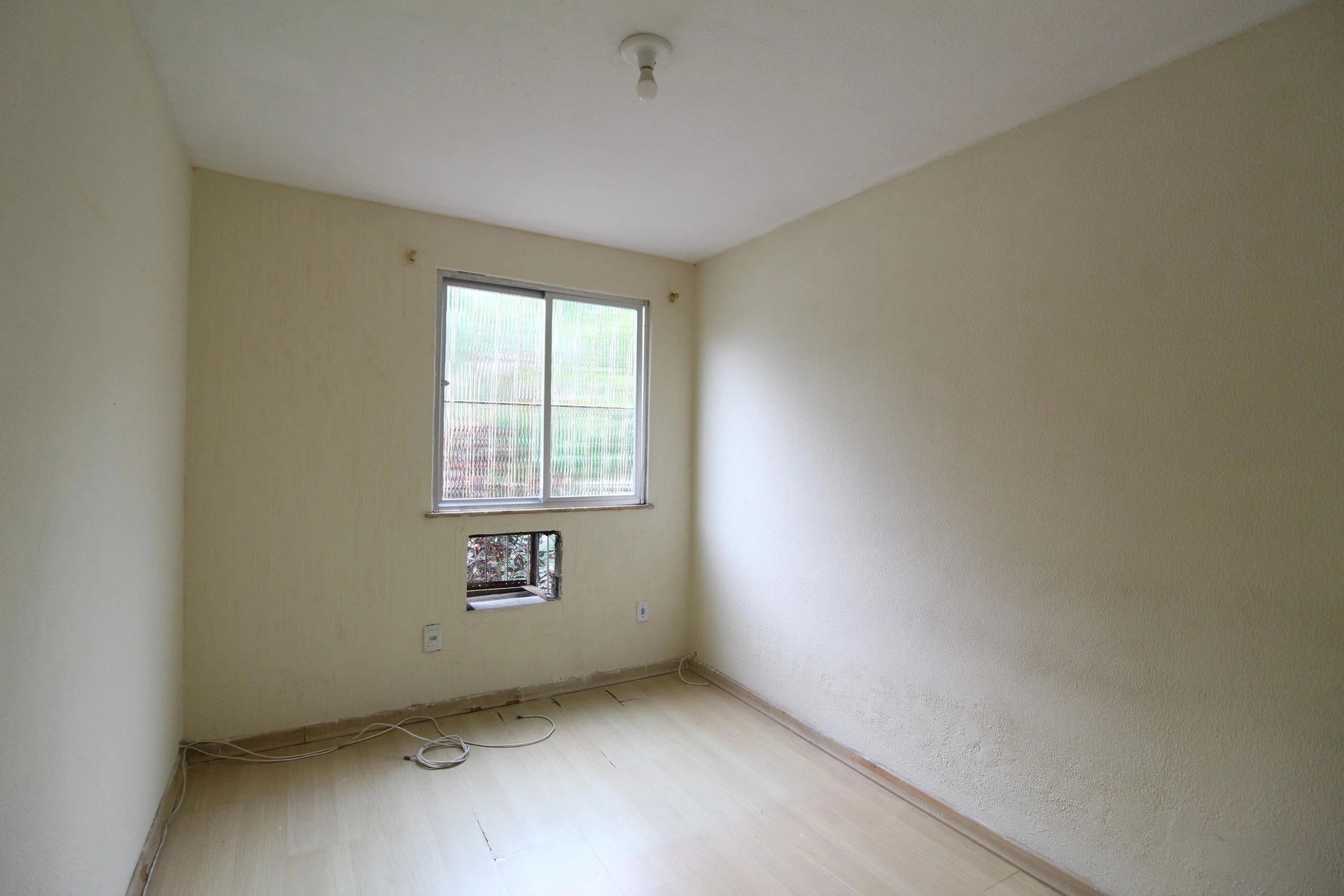 3-bedroom apartment in a building with a pool — photo 21