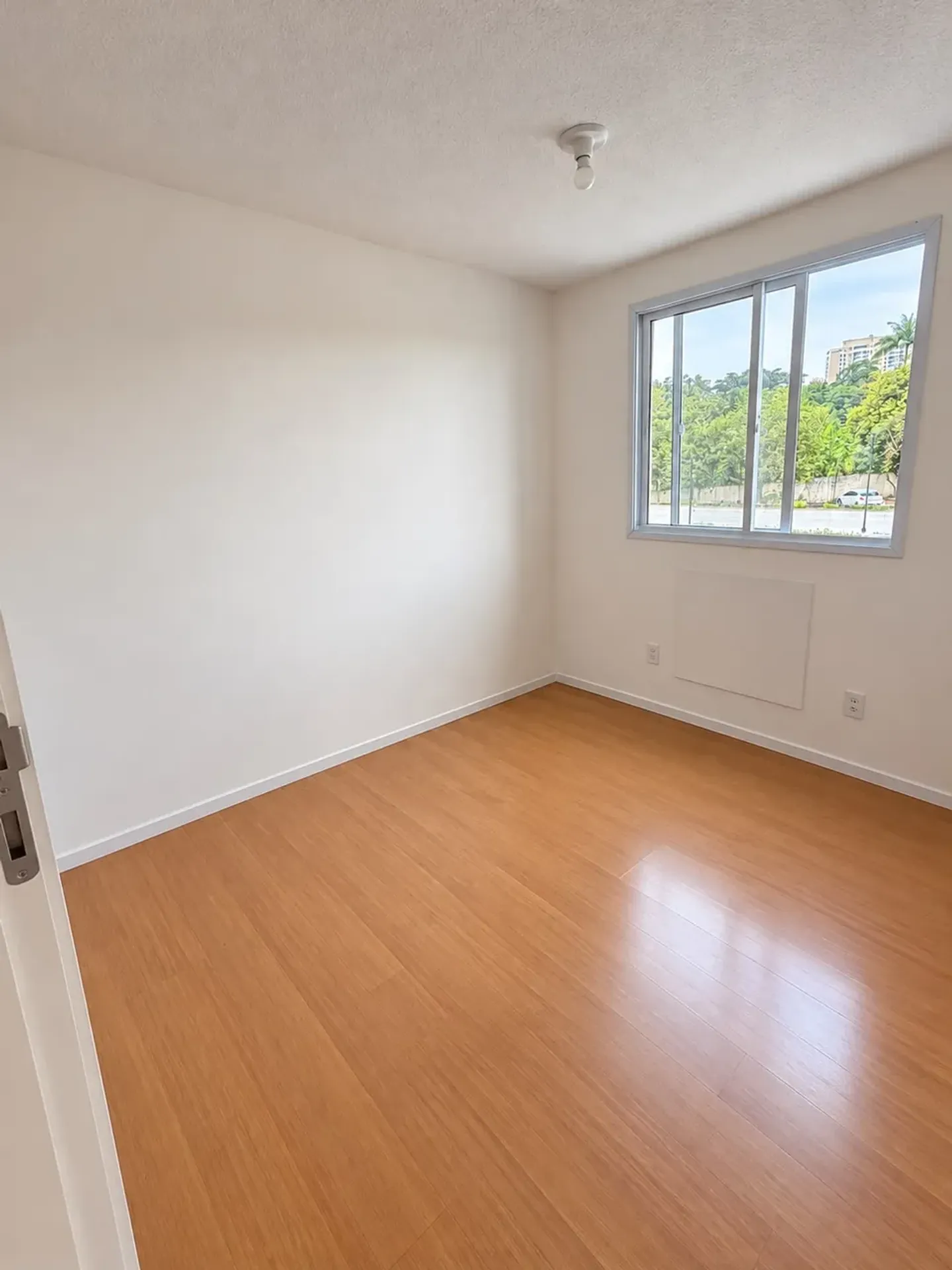 2-bedroom apartment in a building with a gym — photo 5