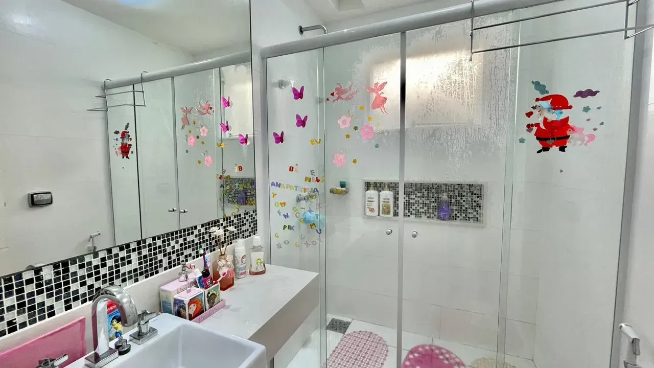 Triplex house with 4 bedrooms and fitted wardrobes — photo 12