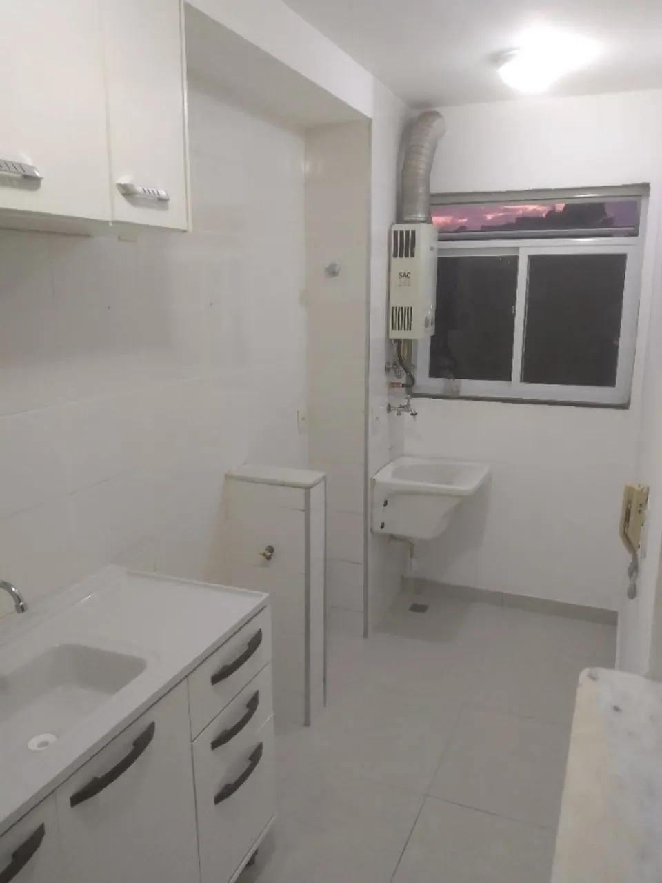 2-bedroom apartment in a building with a gym — photo 10