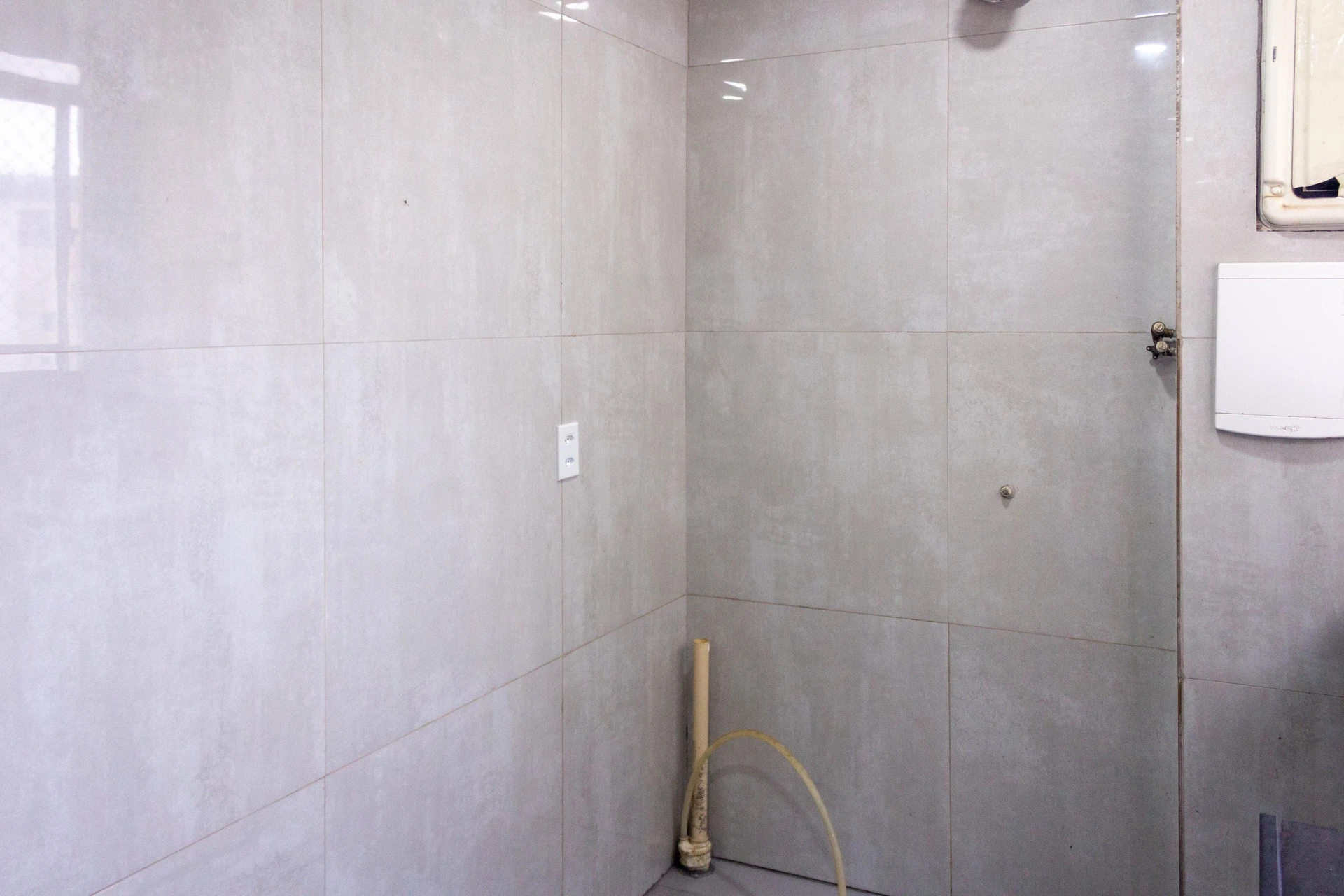 2-bedroom apartment in a building with a pool — photo 24