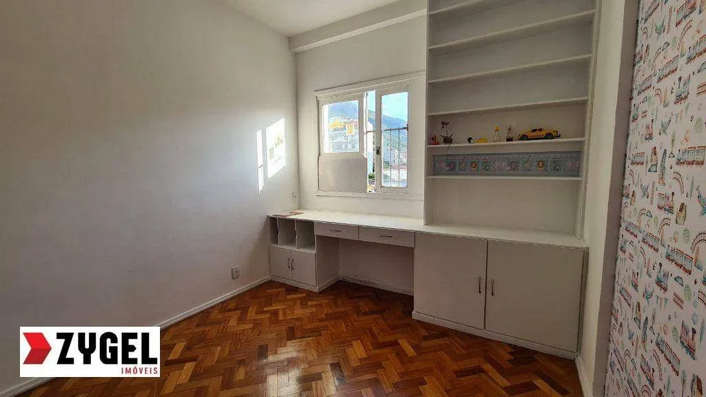 2-bedroom apartment with a closed-off kitchen — photo 10
