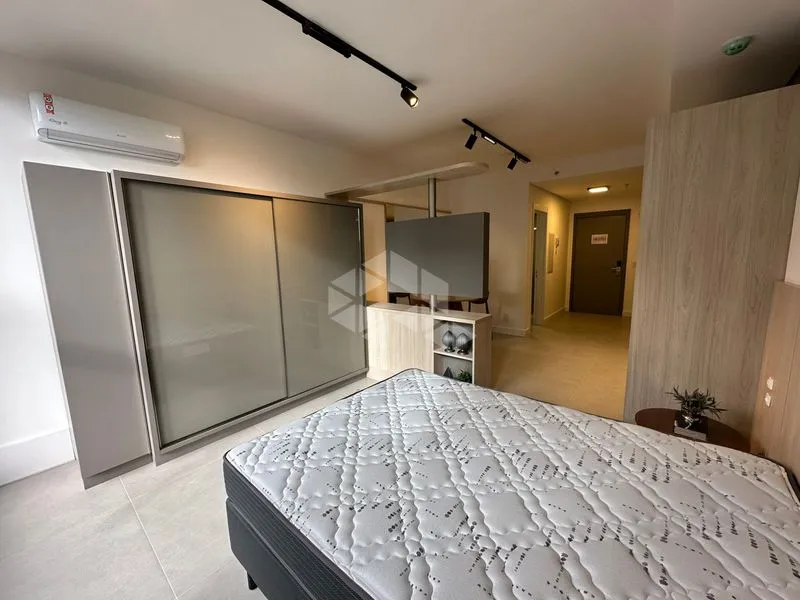 Furnished 33 m² studio with 1 bedroom and 1 bathroom — photo 18