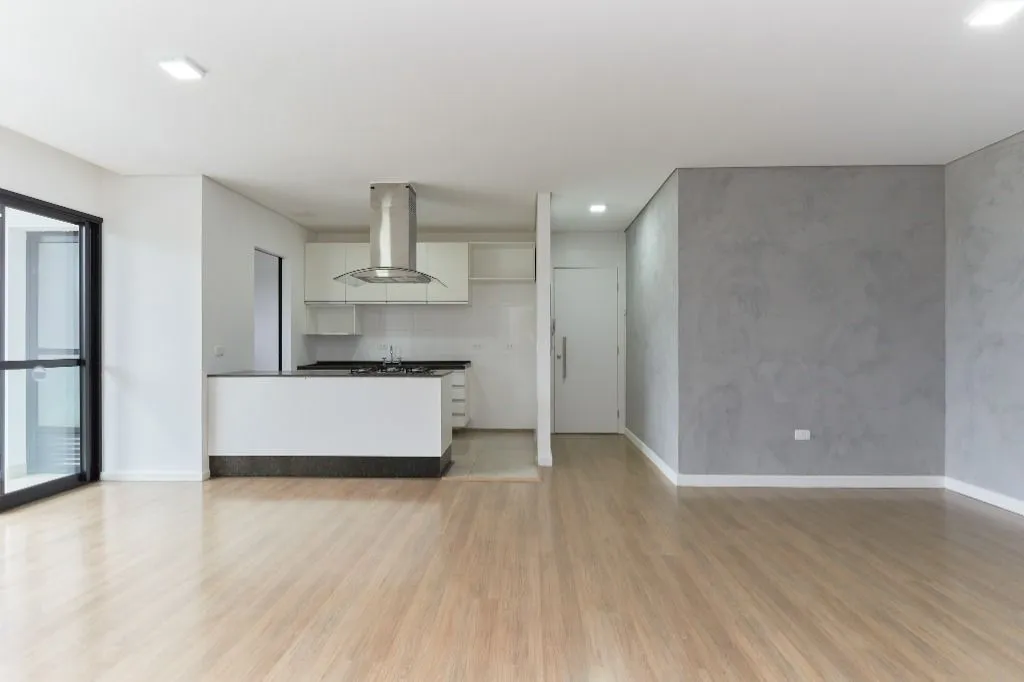 Furnished 2-bedroom apartment with an open-plan kitchen — photo 15