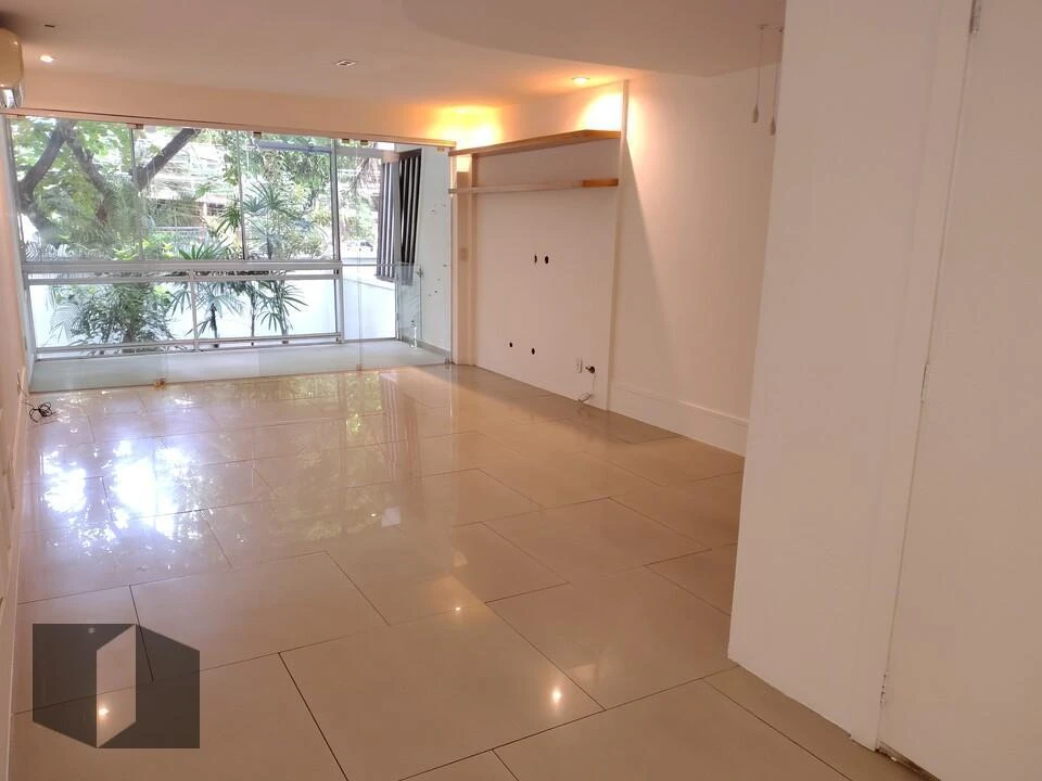 Casa com 4 quartos e 4 banheiros, com 3 vagas