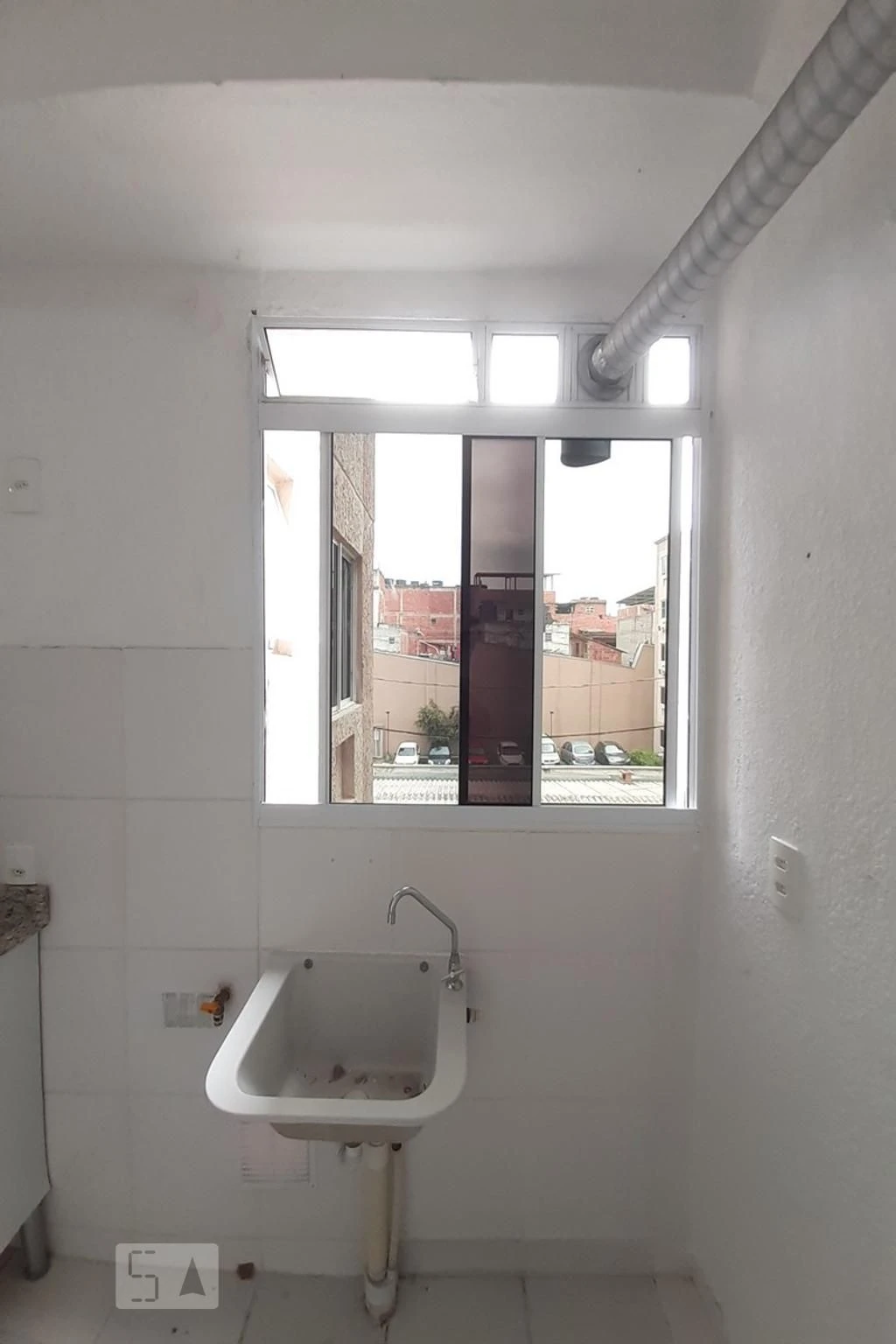 Unfurnished rental apartment with 2 bedrooms and 1 bath — photo 24
