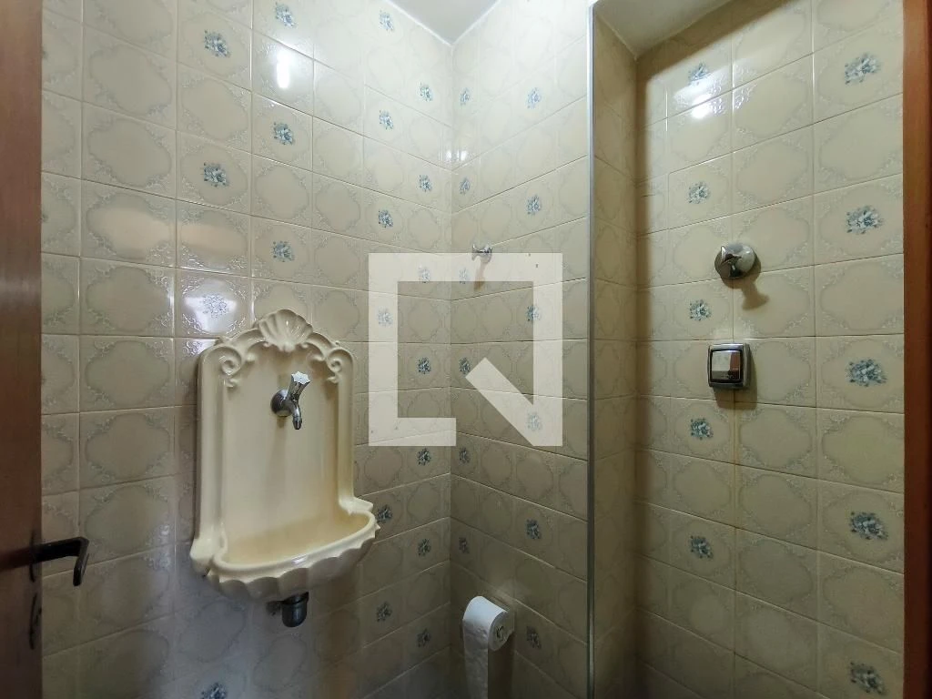 Furnished 4-bedroom apartment with balcony — photo 98