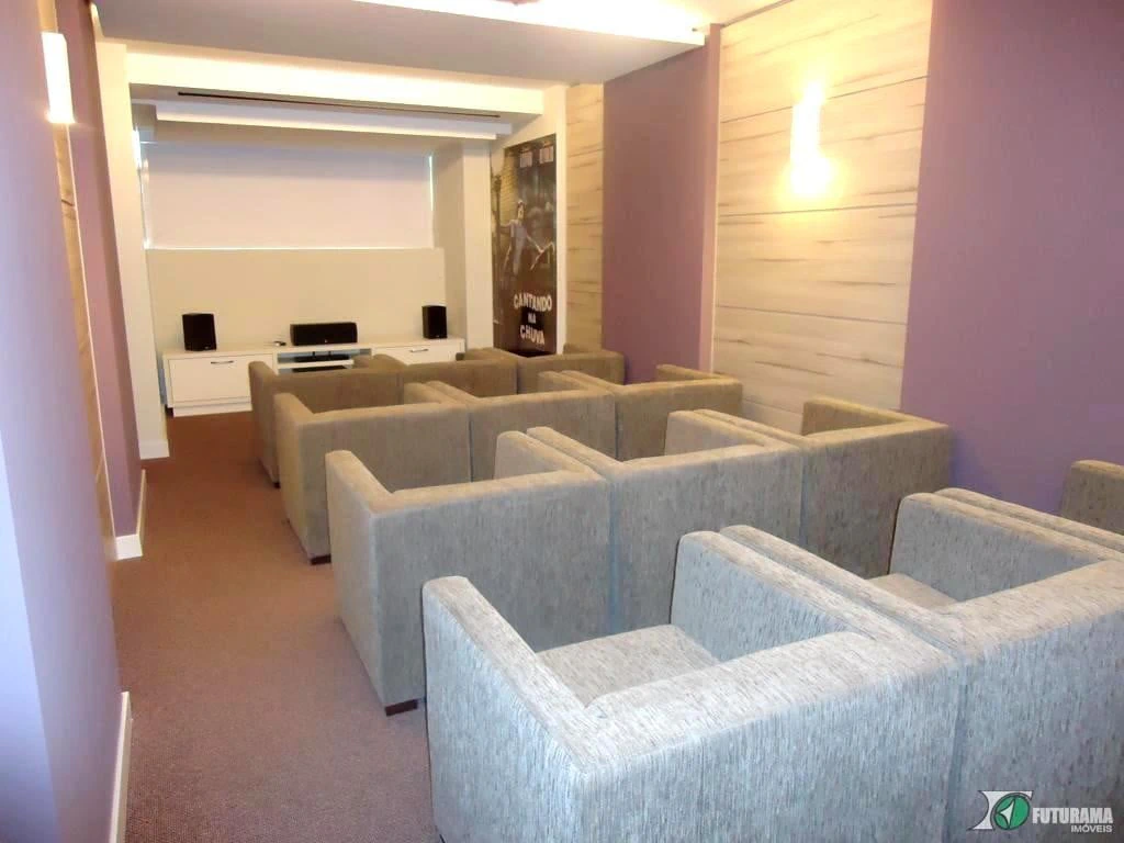 Студия 37 м² с панорамными окнами и застеклённым балконом — photo 20