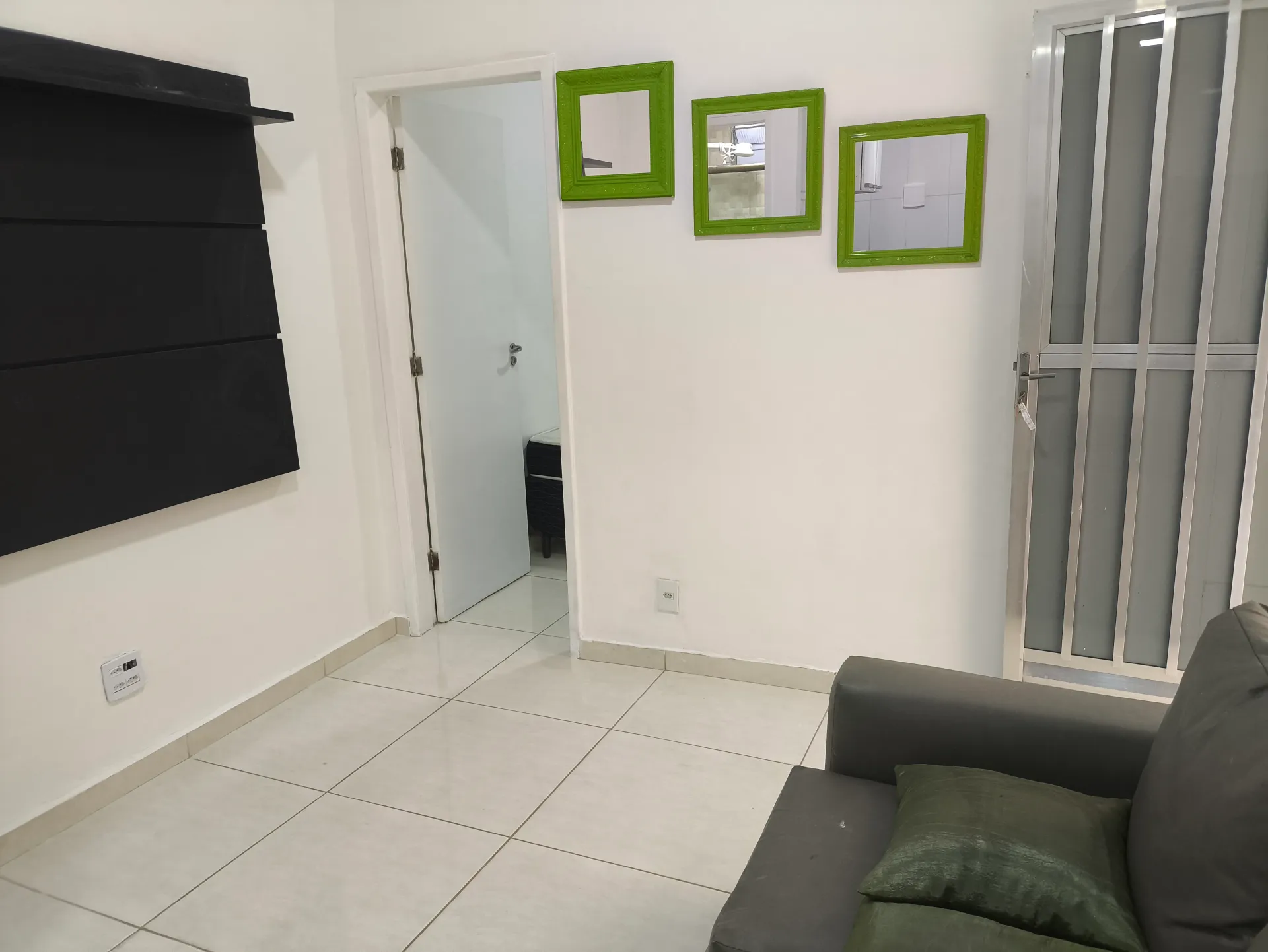 One-bedroom apartment with a washing machine — photo 8