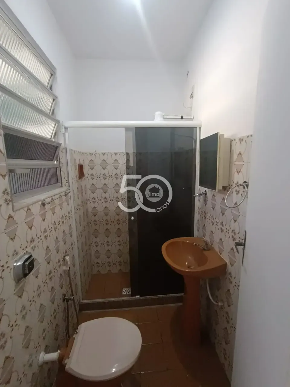 1-bedroom apartment with balcony and a glass shower — photo 4