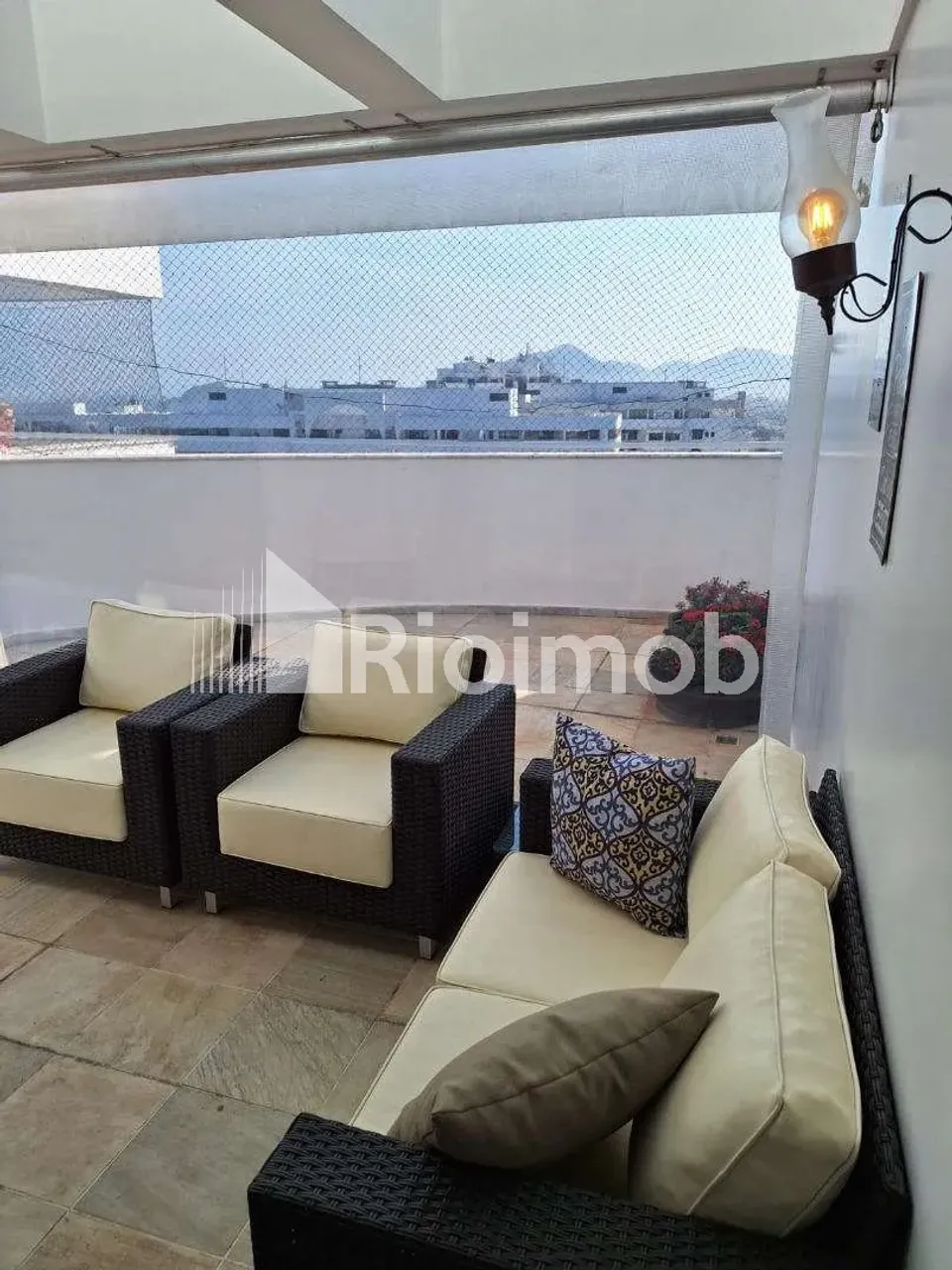 3-bedroom duplex with a glass-enclosed balcony — photo 12