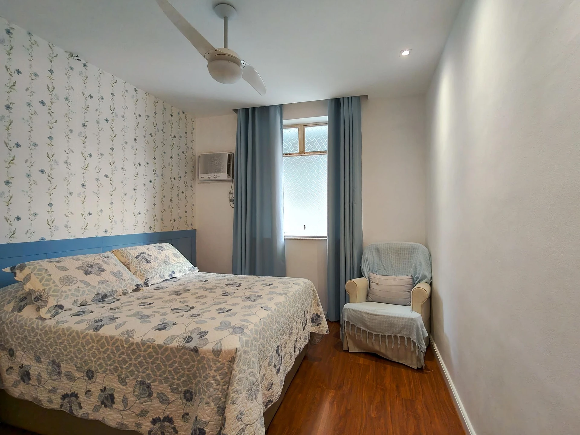 3-bedroom apartment with a mountain view in Rio de Janeiro — photo 4