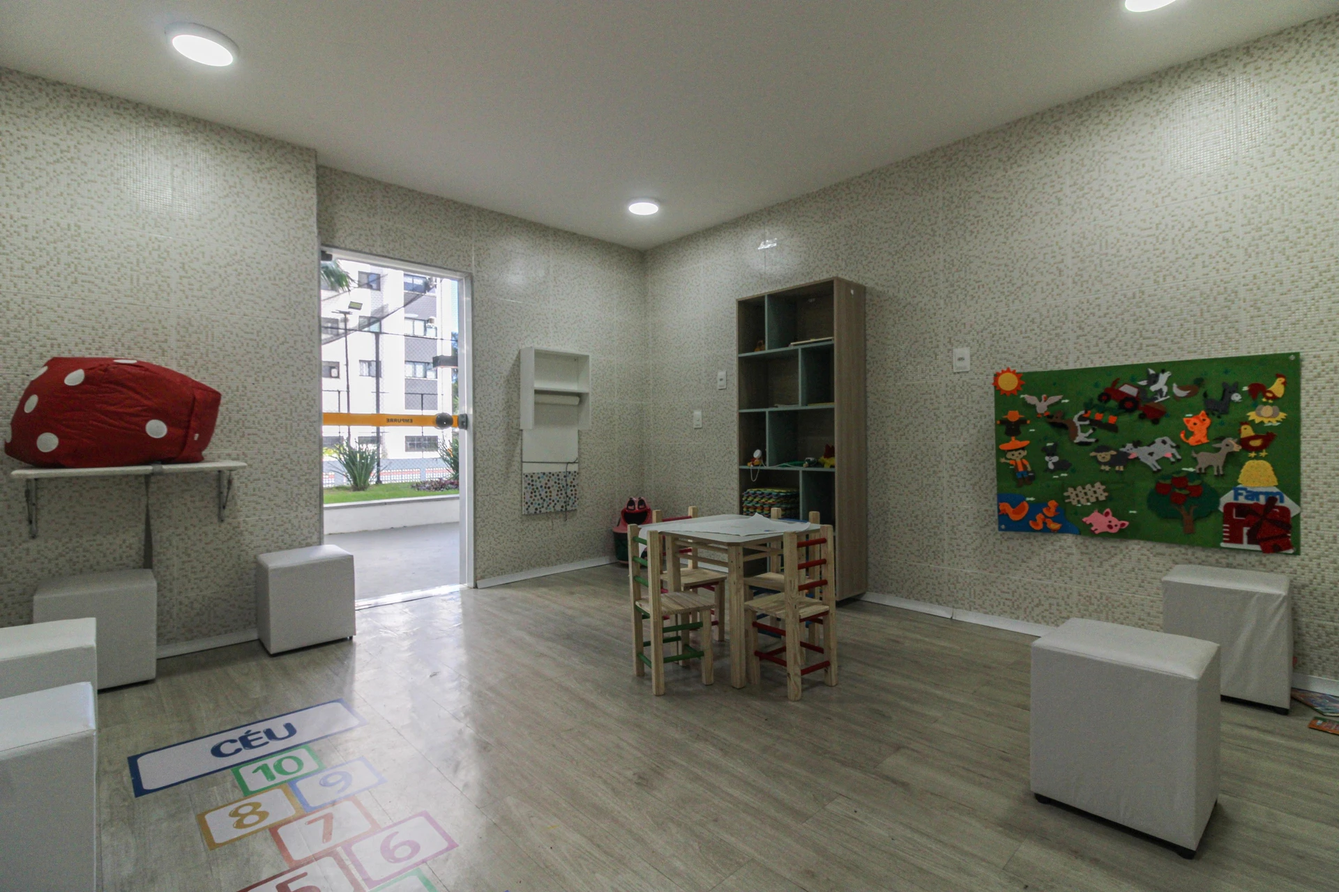 2-bedroom apartment with a mountain view in Rio de Janeiro — photo 43