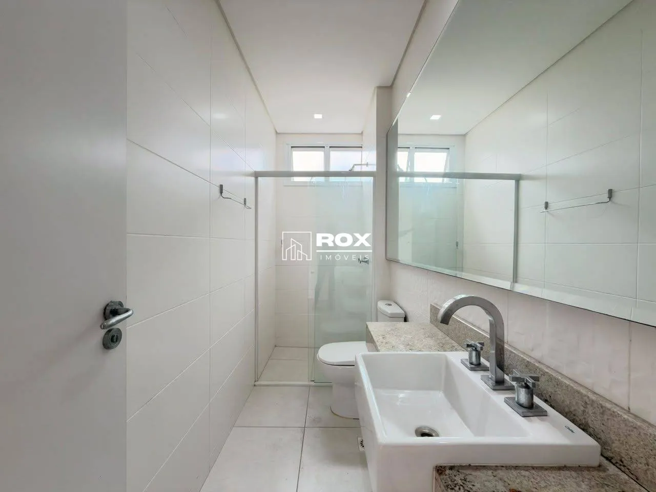 Glass-enclosed balcony in a 3-bedroom apartment, 105 m² — photo 25