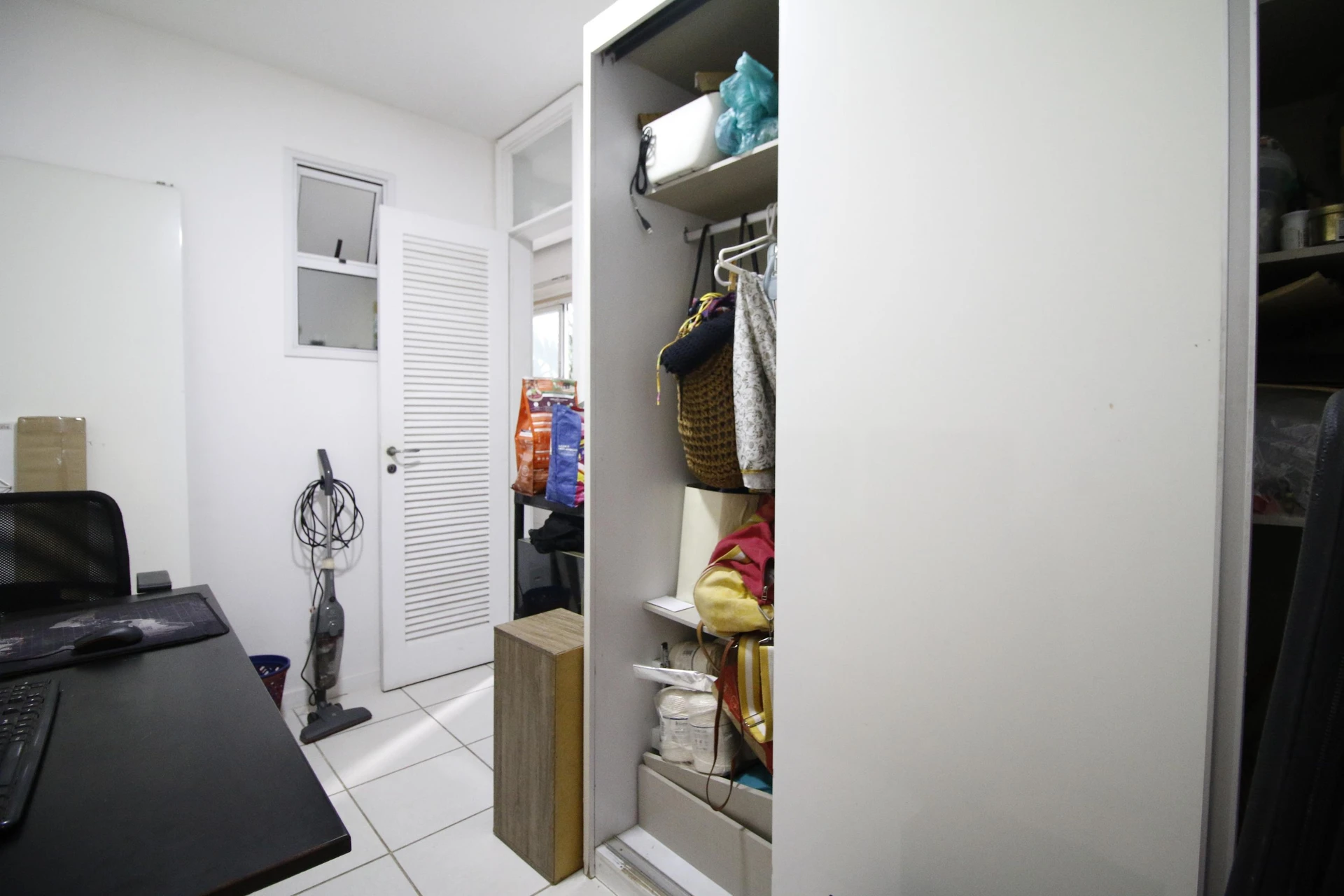 Home office in a 4-bedroom apartment, 114 m² — photo 12