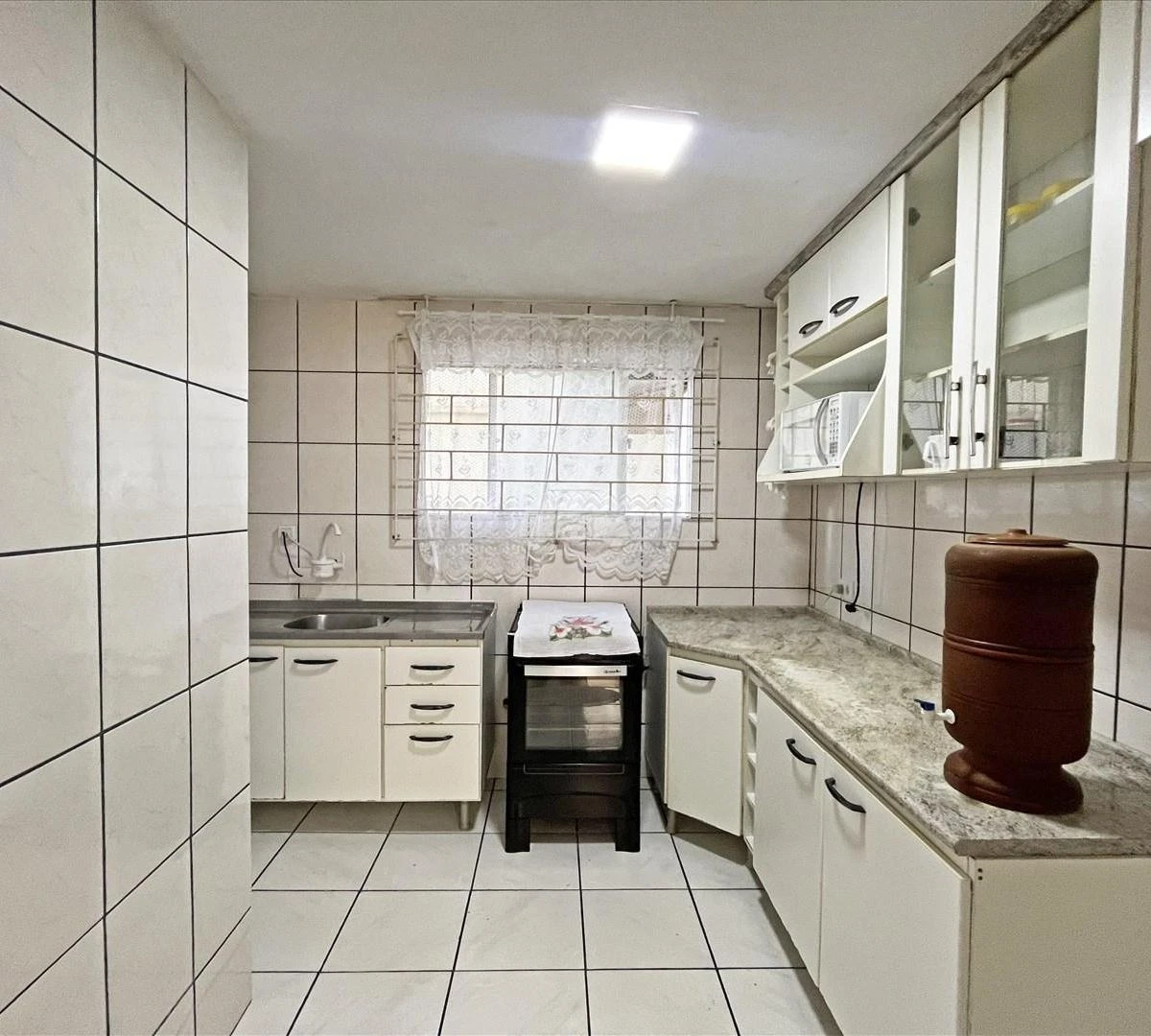 3-bedroom apartment with wood or laminate floors in Curitiba — photo 2