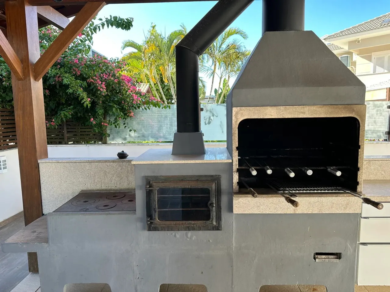 House with 5 bedrooms and a grill on the balcony — photo 14