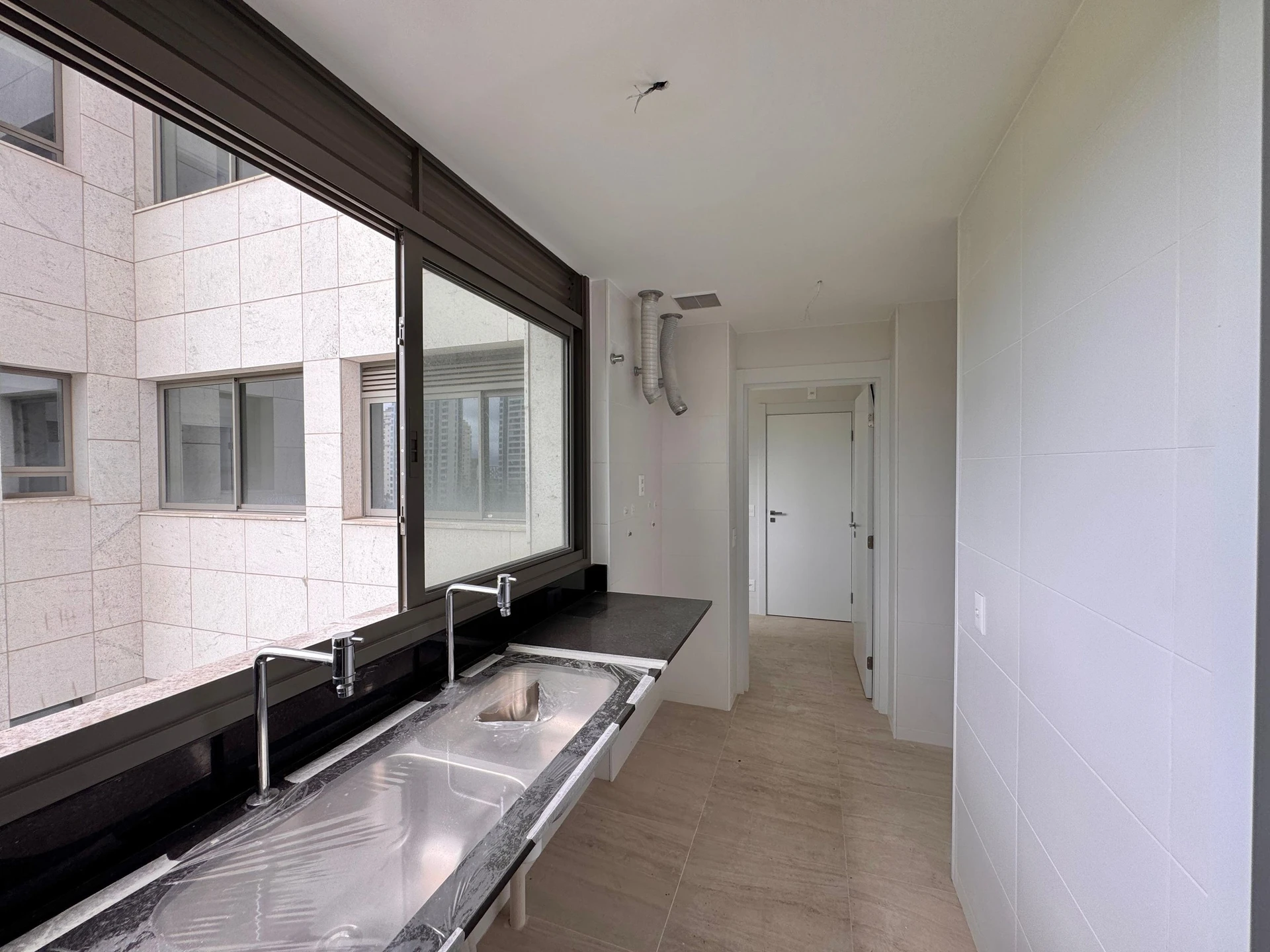 3-bedroom apartment with a home office — photo 46