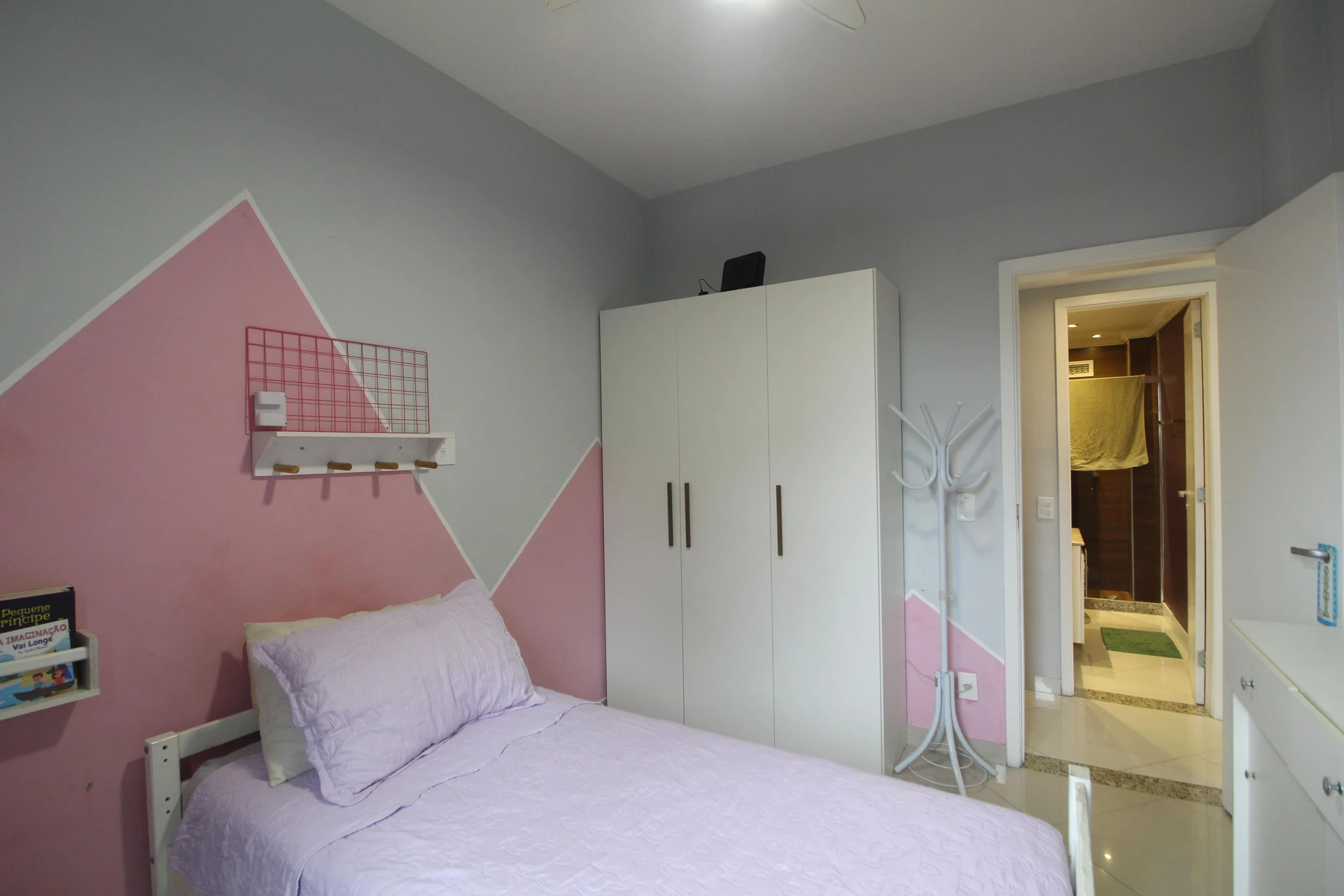 Furnished apartment, 92 m², with a washing machine — photo 12