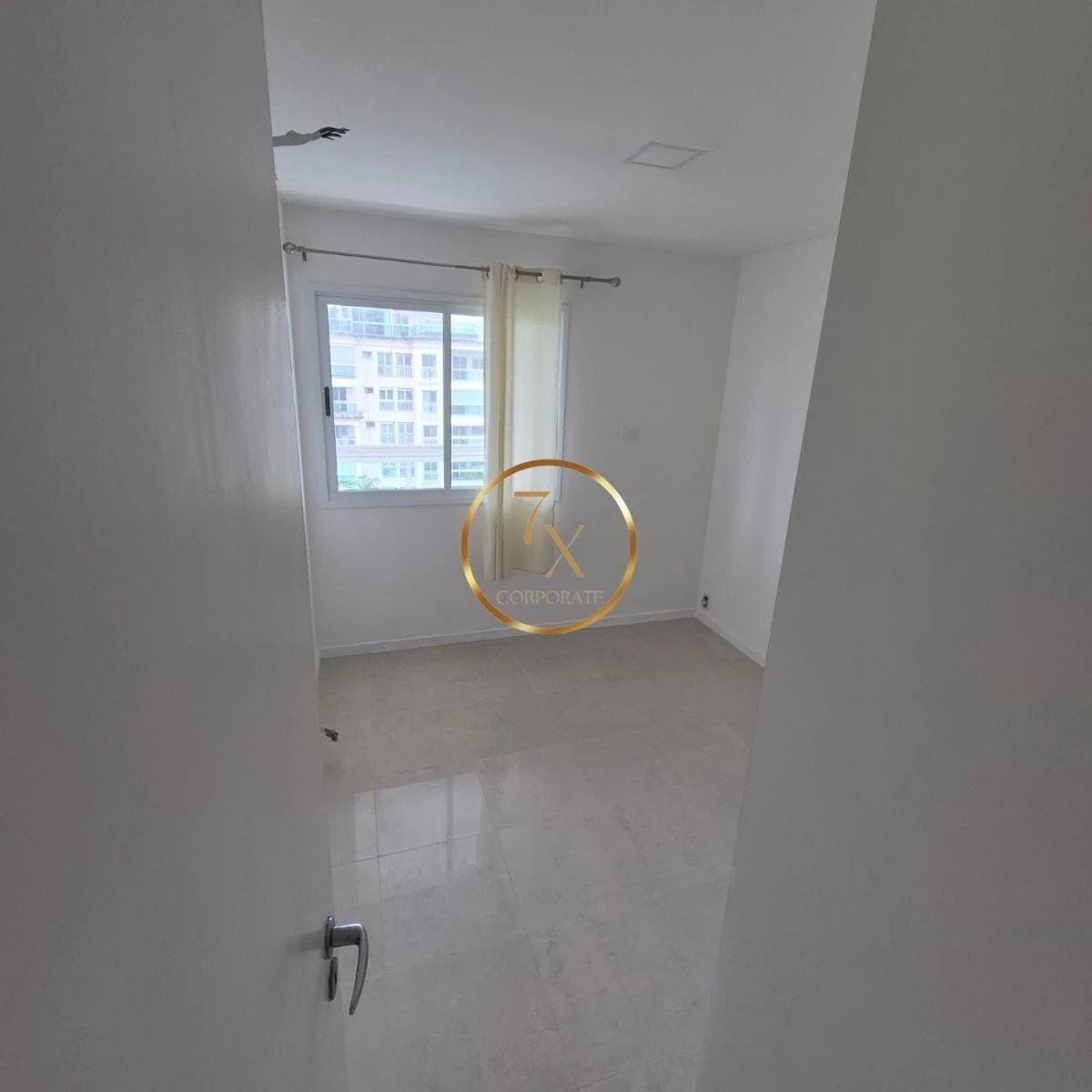 Застеклённый балкон и 3 спальни: квартира 200 м² — photo 5