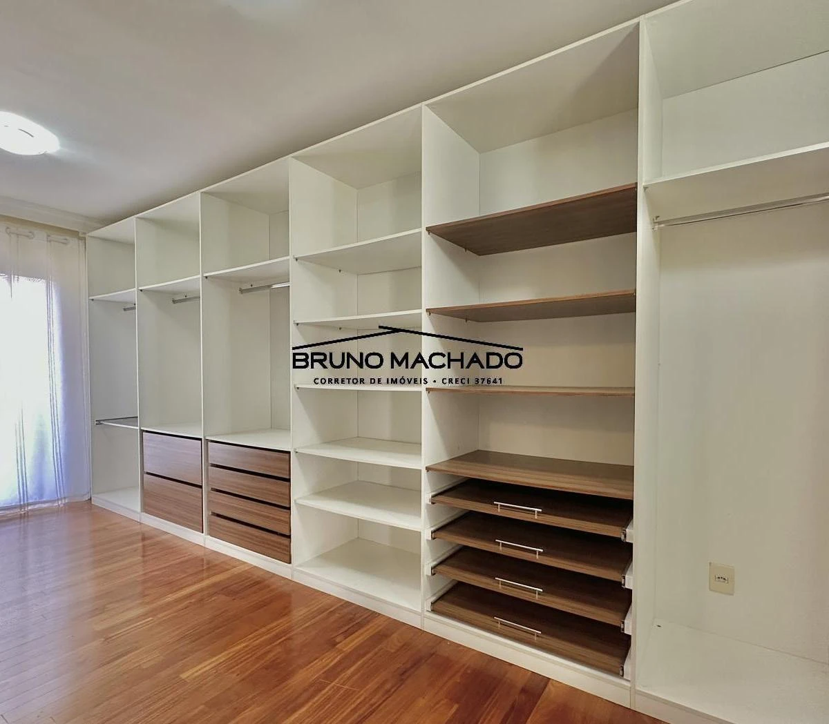 3-bedroom house with a walk-in closet in Curitiba — photo 16