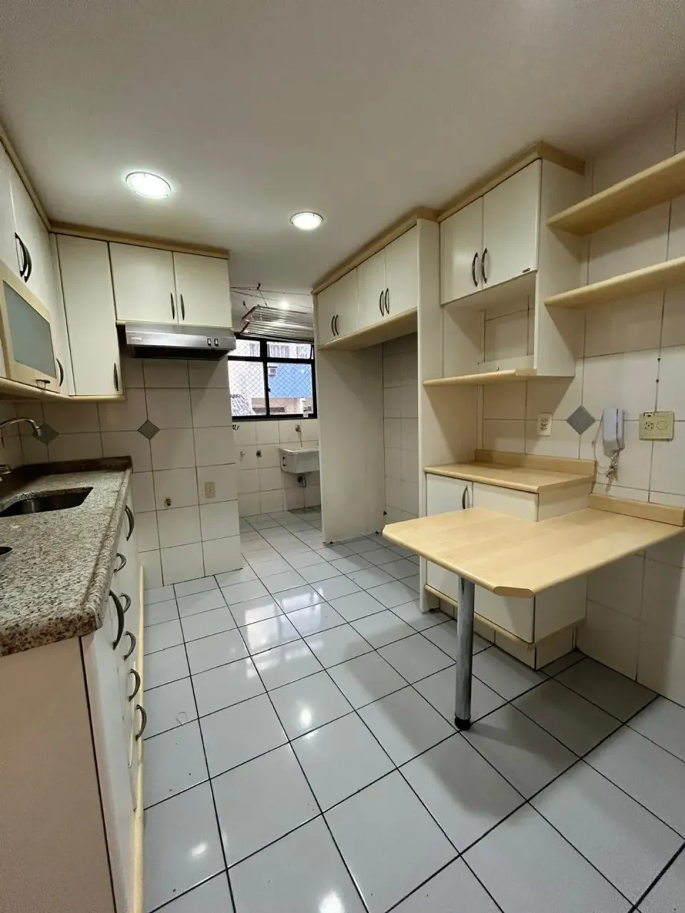 Unfurnished apartment with 3 bedrooms and 2 parking spots — photo 2