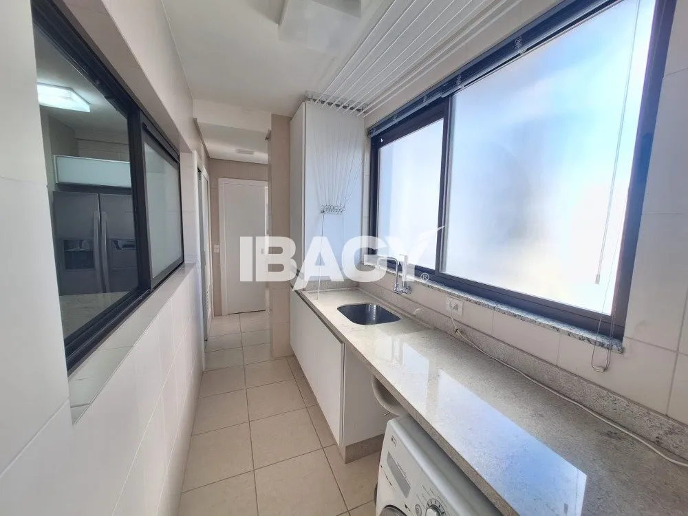 Furnished apartment with 2 en-suite bedrooms and 2 parking — photo 27
