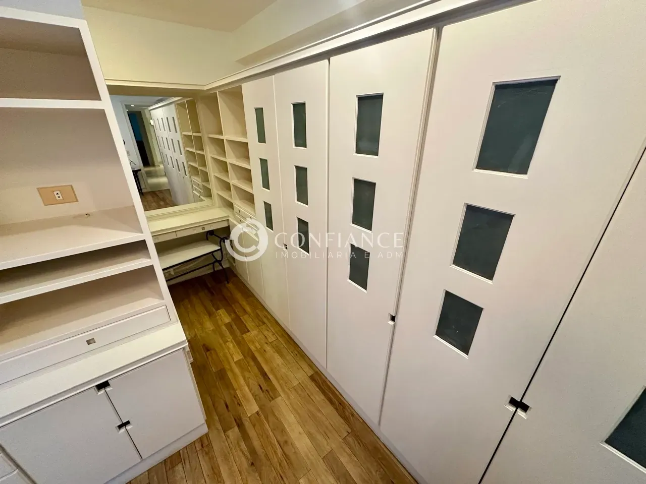 Apartamento de 230 m² com 2 quartos e armários embutidos — photo 40