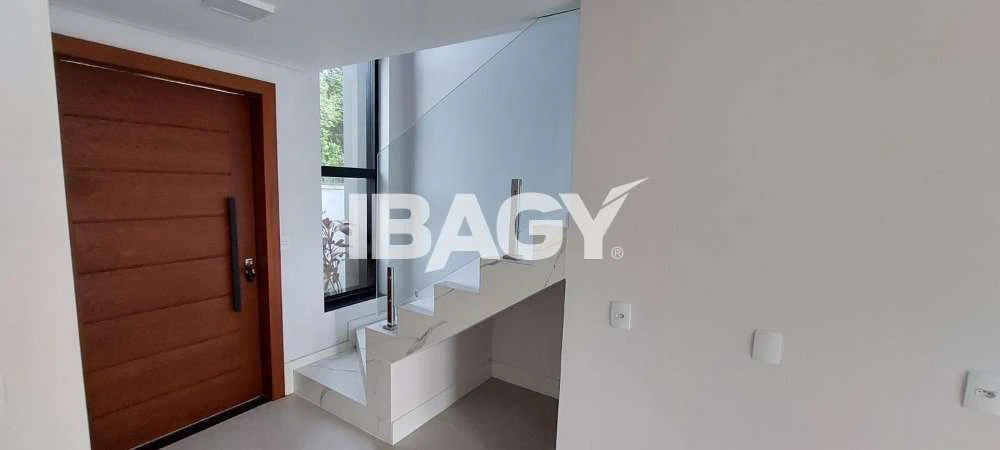 3 en-suite bedrooms with shared BBQ area — photo 4