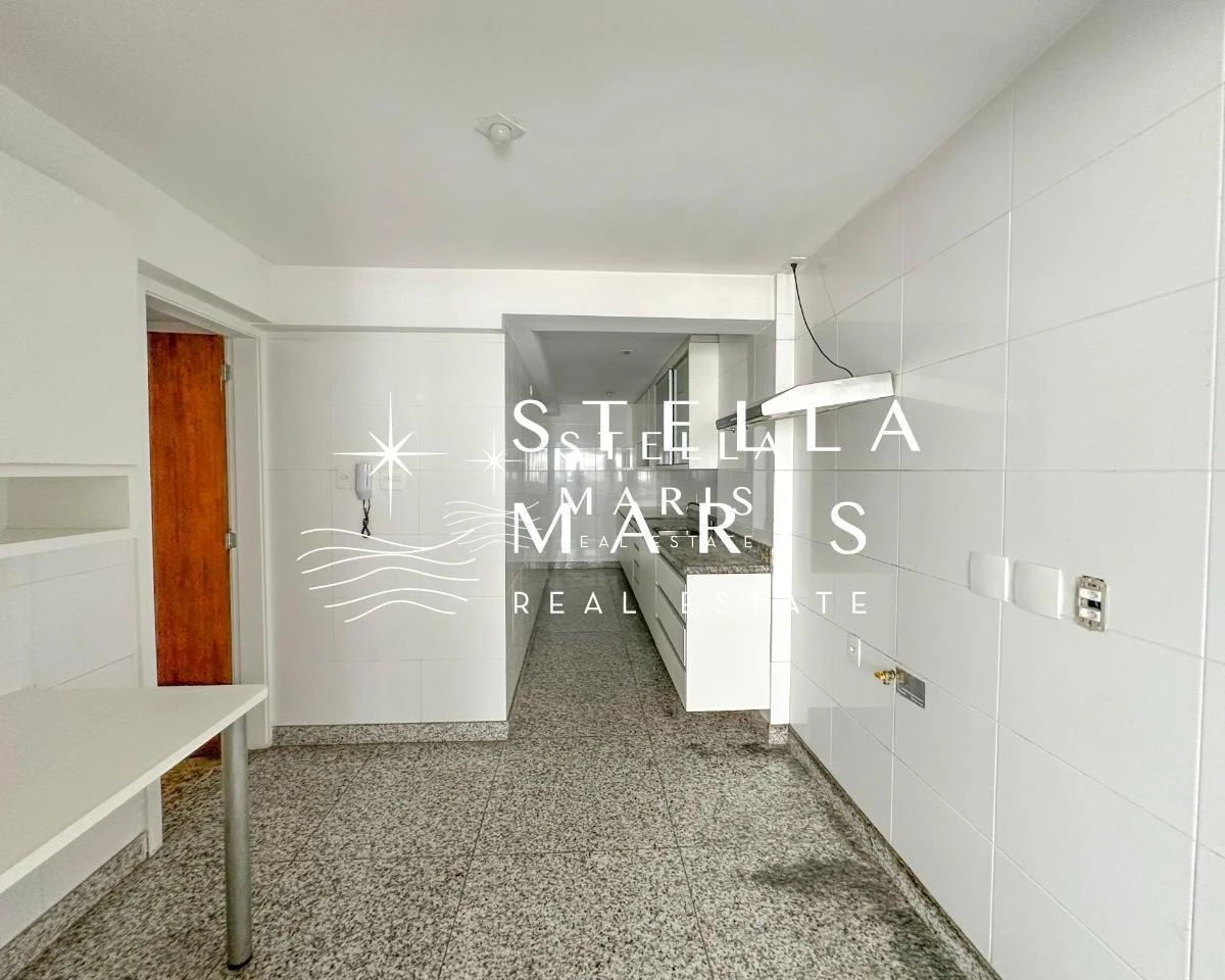 Apartamento de 200 m² com 4 suítes e 6 banheiros
