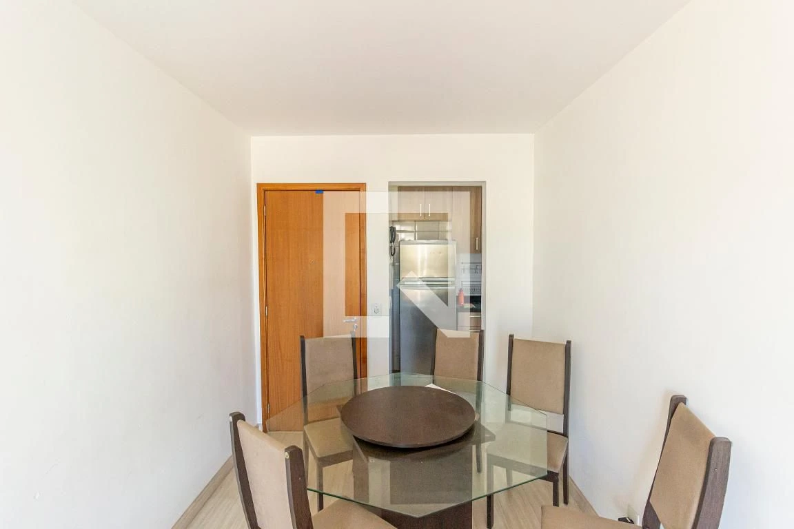 2-bedroom apartment in a building with a gym — photo 9
