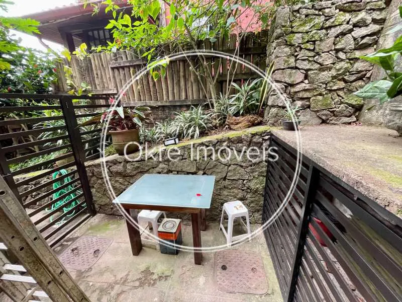 House in a gated community with 4 bedrooms and 5 baths — photo 48