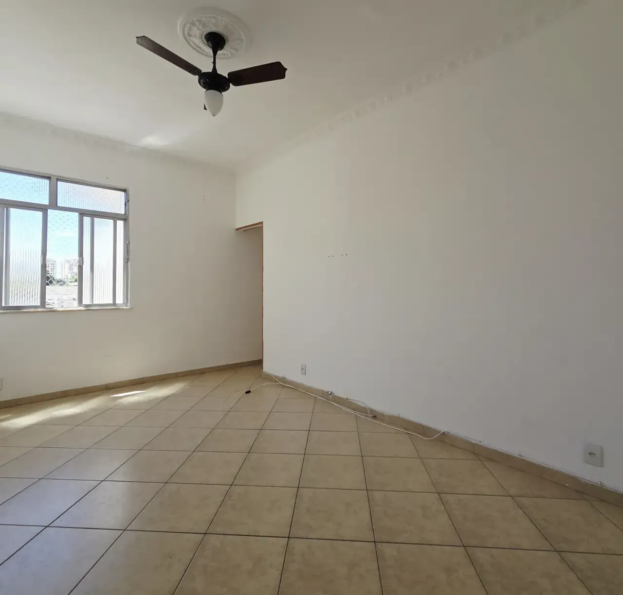 Apartamento com 2 quartos, 1 banheiro e cozinha fechada — photo 2
