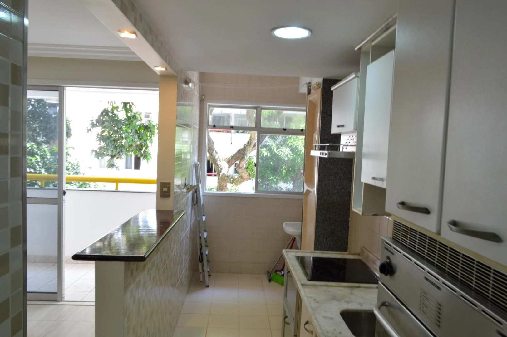 2-bedroom apartment with open-plan kitchen and balcony — photo 21