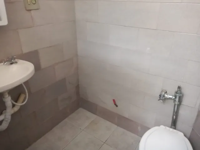 Unfurnished 1-bedroom apartment with separate kitchen — photo 10