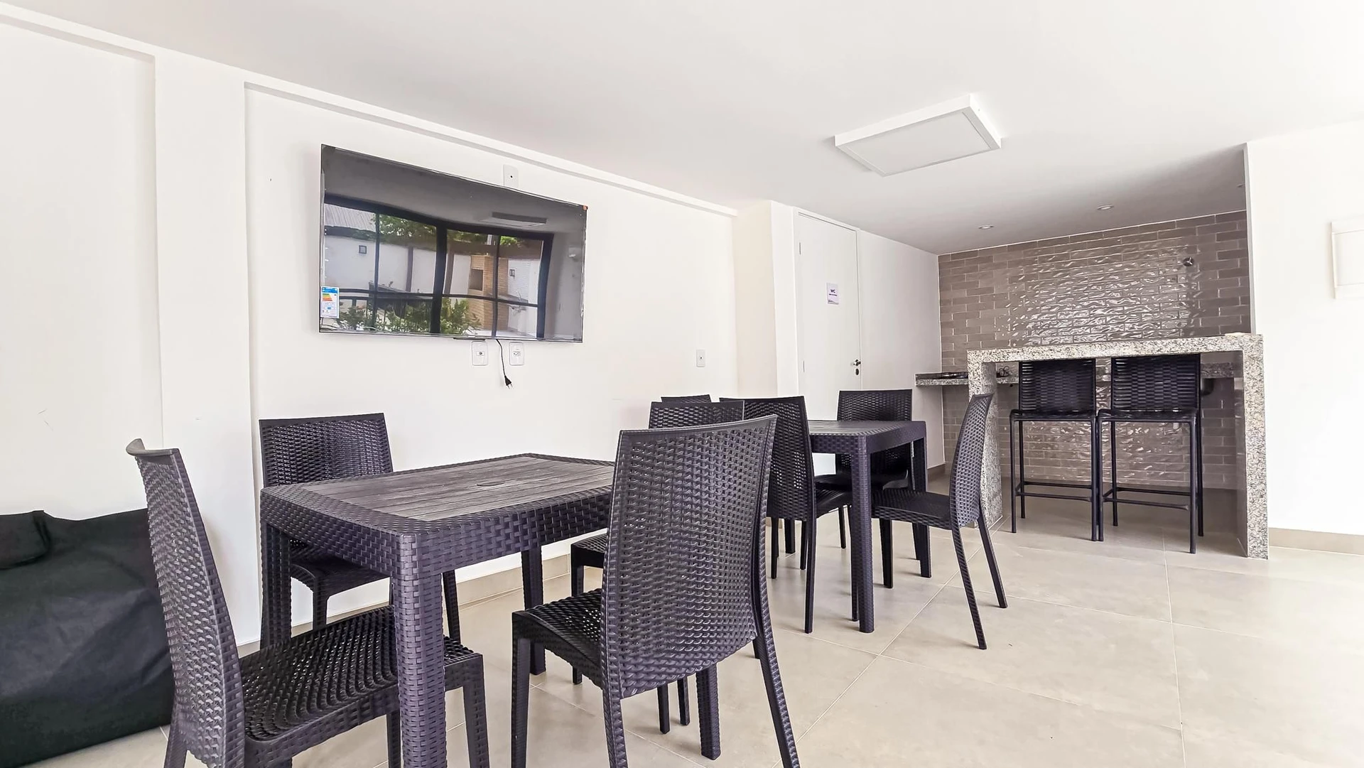 Apartamento de 2 quartos em condomínio com piscina — photo 36