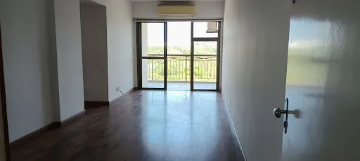 Furnished apartment, 82 m², with a glass-enclosed balcony