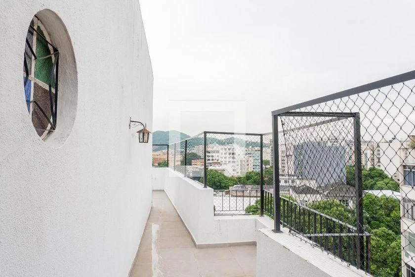 2-bedroom apartment with a grill on the balcony — photo 50