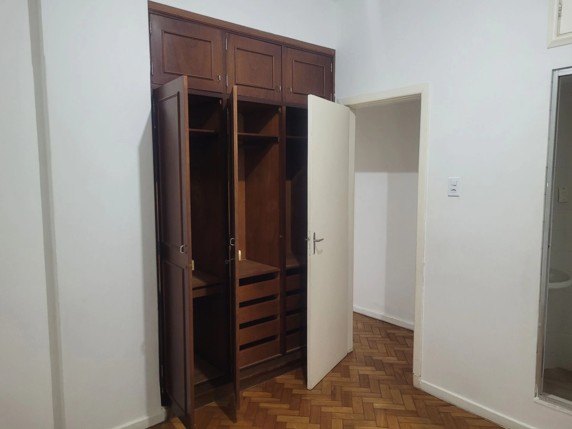 Apartment, 65 m², with wood or laminate floors — photo 20