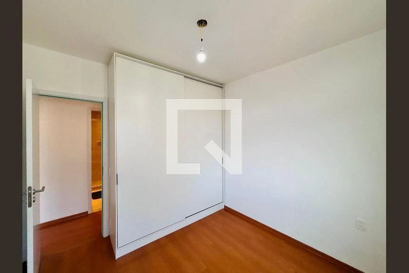 Walk-in closet in a 3-bedroom apartment, 83 m² — photo 23