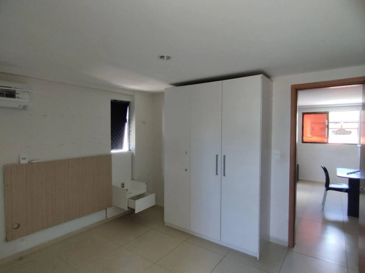 One-bedroom apartment with a water view — photo 3