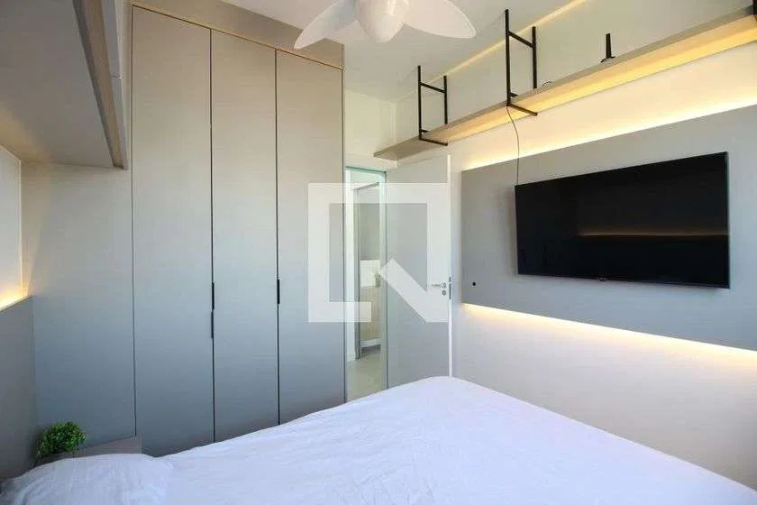 Furnished 1-bedroom apartment with open-plan kitchen — photo 19