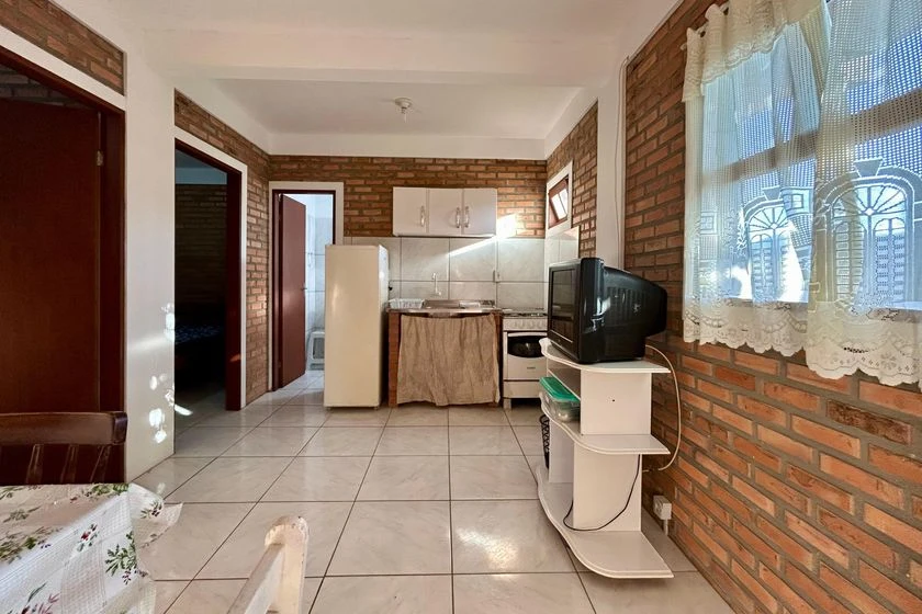 Apartamento amueblado de 2 dormitorios con balcón