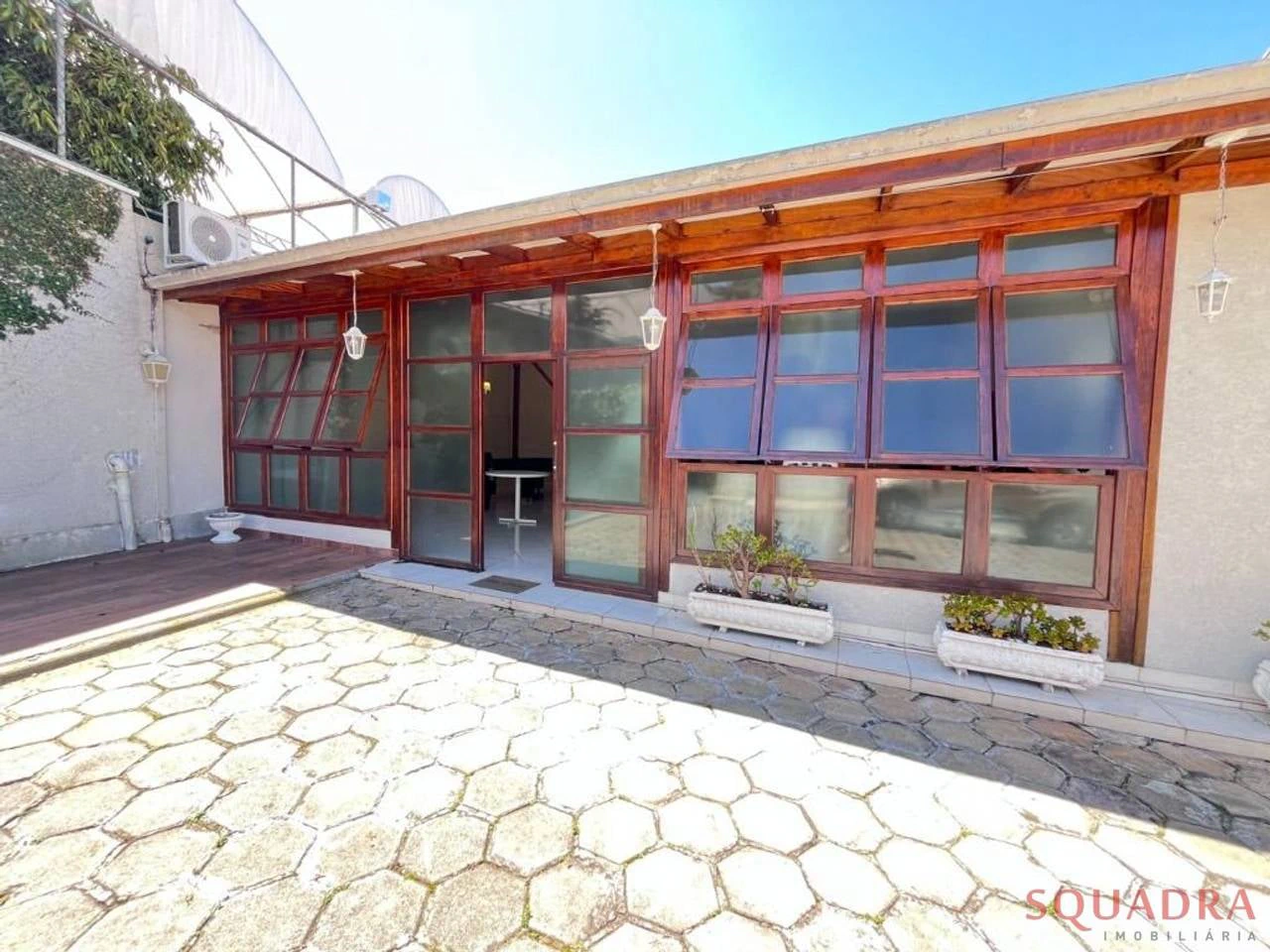 3-bedroom house with a bathtub in Curitiba — photo 11