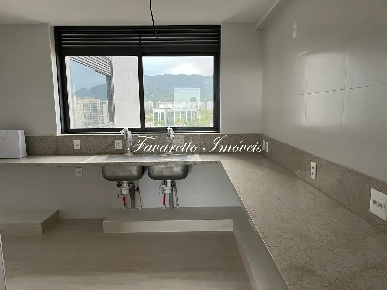 Apartment with 4 suites and a closed-off kitchen — photo 16